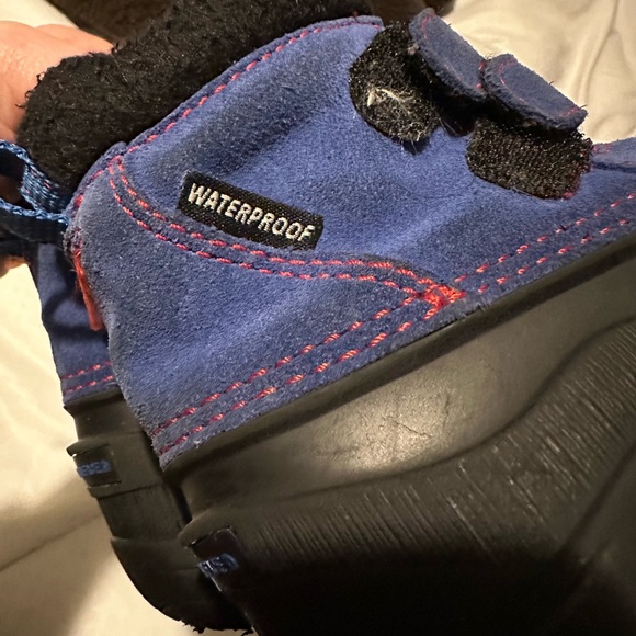 The North Face Infant Boys Size 6 Toddler Waterproof Winter Suede Snow Boots - Picture 4 of 9